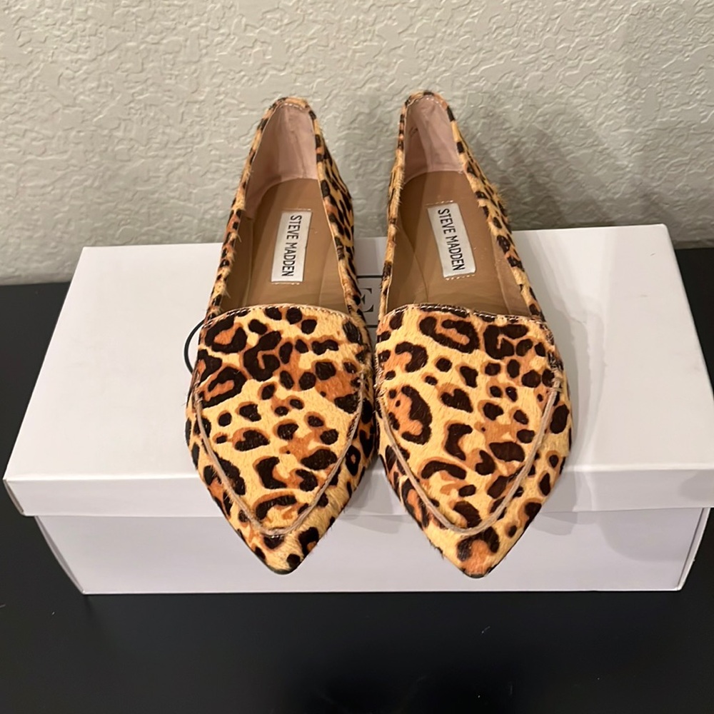 Steve Madden Feather Leopard Flats Size 6